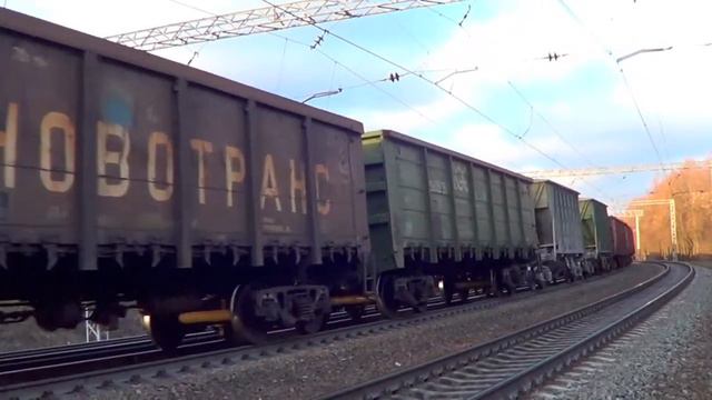 ВЛ10у-072 с грузовым поездом смотреть онлайн