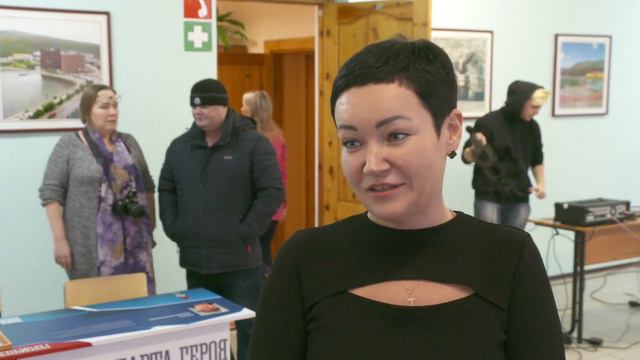 В Кировске и Апатитах открыли «Парты Героев» смотреть онлайн