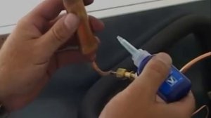 Ремонт холодильника - установка муфт Локринга на компрессор