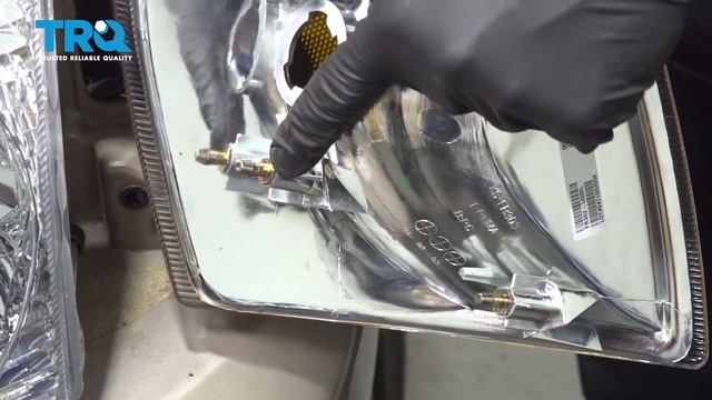 How to Replace Headlight Assembly 2001-2005 Ford Explorer Sport Trac смотреть онлайн