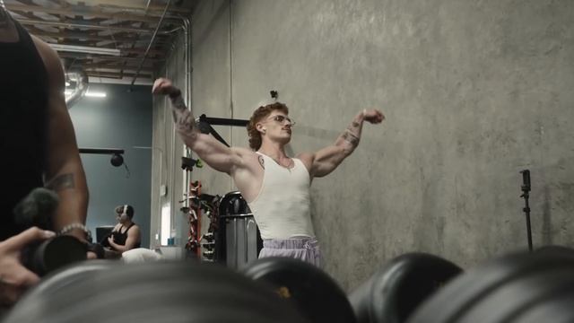BULKING SEASON смотреть онлайн