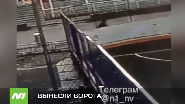 ВЫНЕСЛИ ВОРОТА смотреть онлайн
