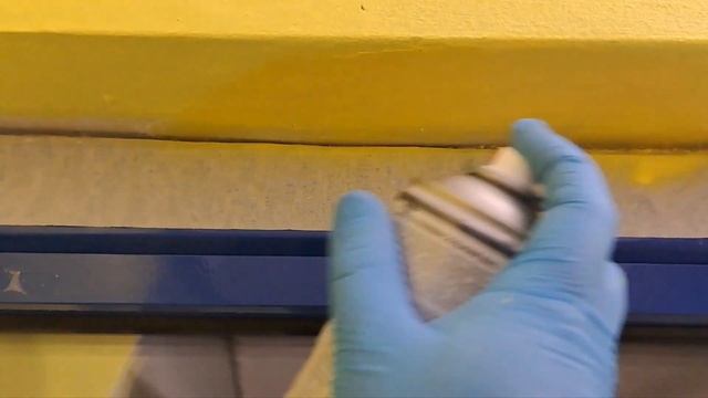 как перекрасить ржавчину или след от перманентного маркера водоэмульсионной краской на стене. смотреть онлайн