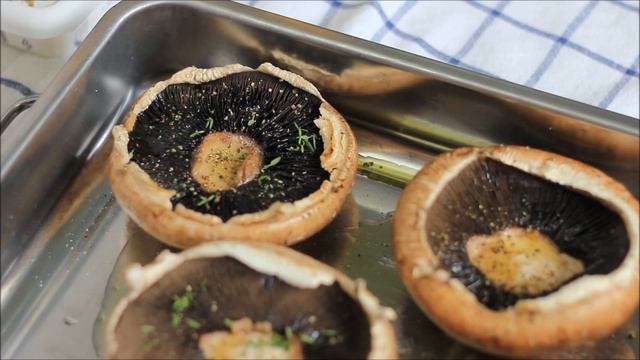 OVEN BAKED PORTOBELLO MUSHROOMS WITH FETA CHEESE - VEGETARIAN RECIPE | INTHEKITCHENWITHELISA смотреть онлайн