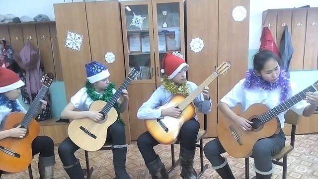 Ансамбль гитаристов. Кырен смотреть онлайн