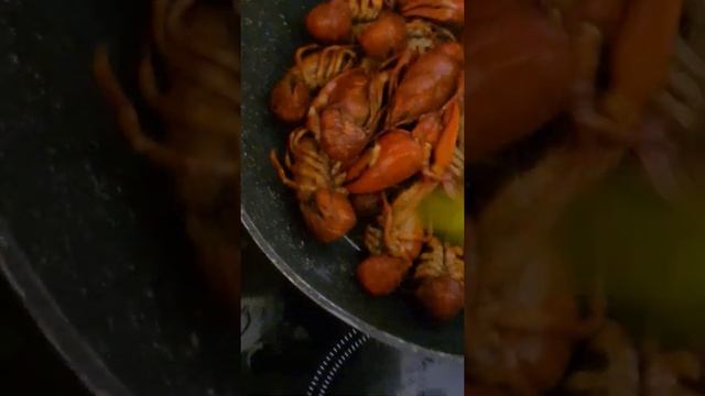 ЖАРЕНЫЕ РАКИ В ПОДСОЛНЕЧНОМ МАСЛЕ В МАРТЕ смотреть онлайн