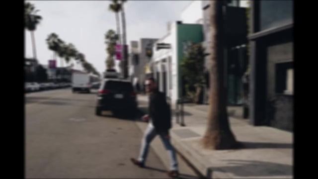 Hande Erçel said that Kerem Bürsin's muscles are beautiful! смотреть онлайн