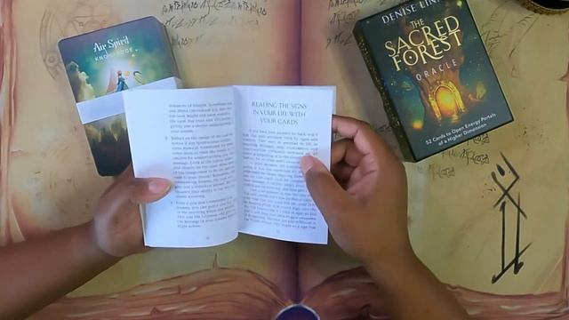 Sacred Forest Oracle | Flip Through смотреть онлайн