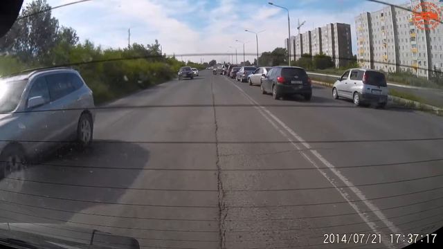 Массовое пересечение двойной сплошной. Абакан. Некрасова. смотреть онлайн