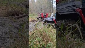 УАЗ на ободрышах легко преодолевает препятствие.