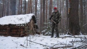 Строительство Лесной избушки!!! Улучшение и  Обустройство лесного дома... Утепляем избу!!!