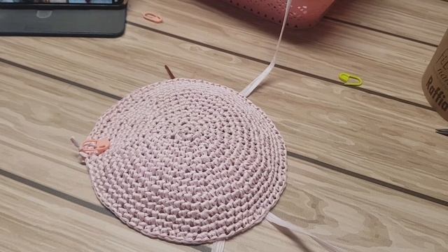 #молодой_блогер Моя шляпная история...Заметки...Шляпка...Рафия...Готовая работа...Как это вяжу я.. смотреть онлайн