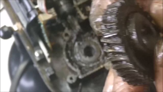 Repairing the KitchenAid Professional 550HD main gear смотреть онлайн