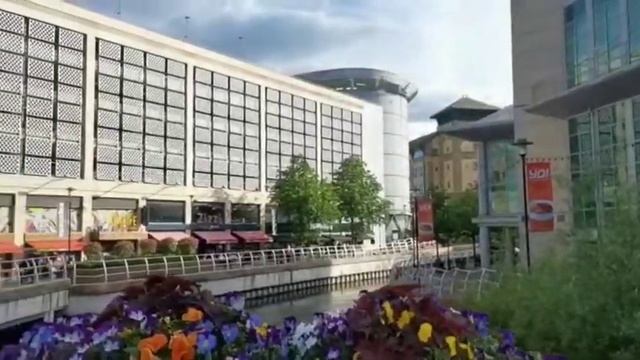 river side view of oracal Mall Reading England UK ? смотреть онлайн