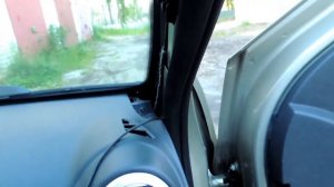 Прячем шнур от регистратора в машине Рено Логан