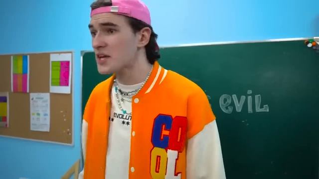 ПЛОХИЕ ПРИВЫЧКИ В КАМПУСЕ!!! РАЗОБЛОЧЕНИЕ ШКОЛЬНИКОВ НА УЧИТЕЛЯ МАКСА! смотреть онлайн