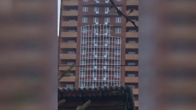 Шаткие конструкции на новостройке (Красноярск) смотреть онлайн