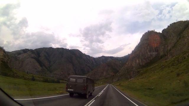 Дорога по Чуйскому тракту к памятнику Кольке Снегиреву на Алтае. смотреть онлайн