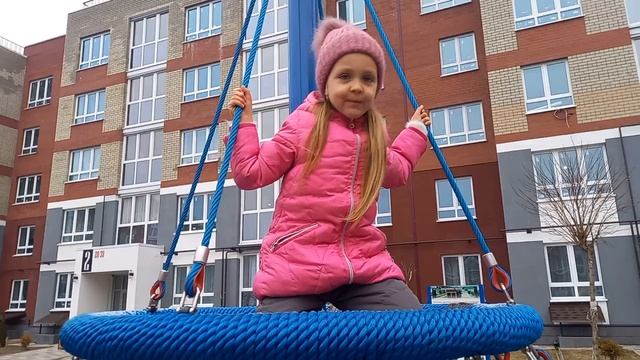 Кукуем во дворе без мамы.mp4