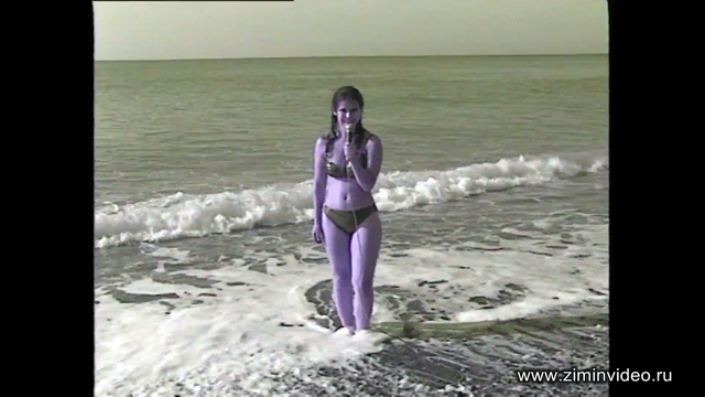 Прикольное интервью девушки в купальнике смотреть онлайн