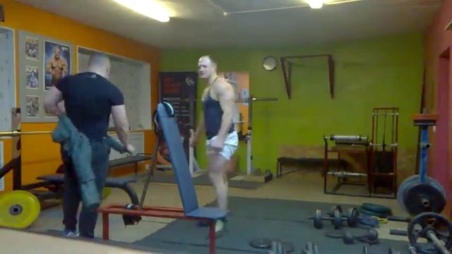 гантели по 50 кг,жим сидя на плечи. смотреть онлайн