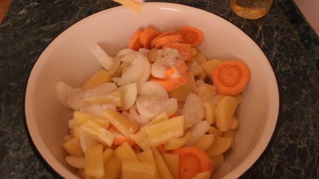 КУРИЦА С ОВОЩАМИ В ДУХОВКЕ.СЫТНЫЙ И ВКУСНЫЙ ОБЕД. смотреть онлайн
