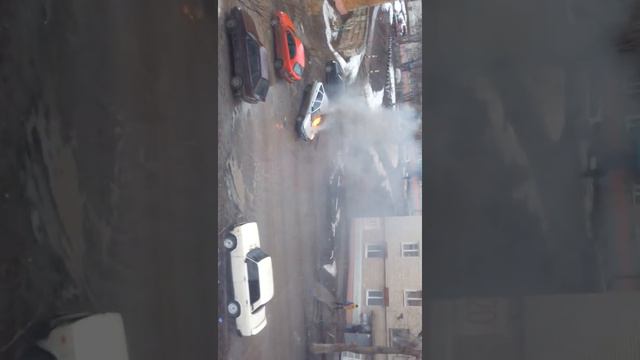 АВТО.ГОРИТ АВТО. ПОЖАРНЫЕ ПРИЕХАЛИ НА ТУШЕНИЕ. смотреть онлайн