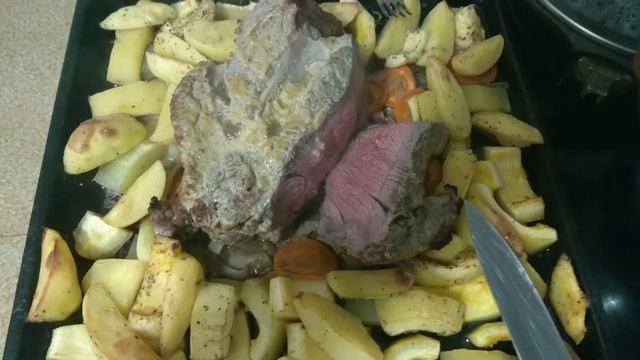 Говядина запеченая в духовке с овощами. смотреть онлайн