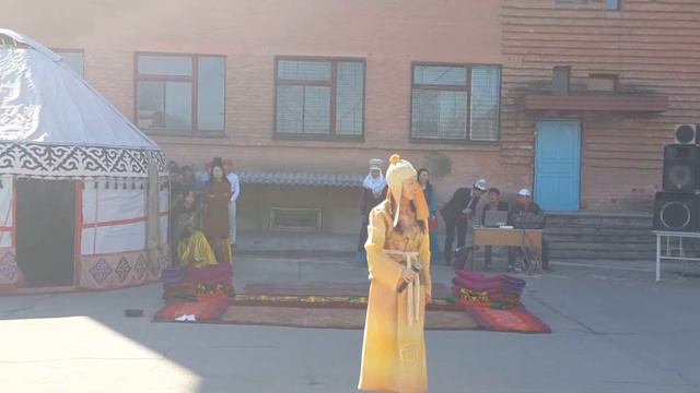 Лидер жаштар клубунун мучосу Мадина Талапбекова - Санат ыры смотреть онлайн