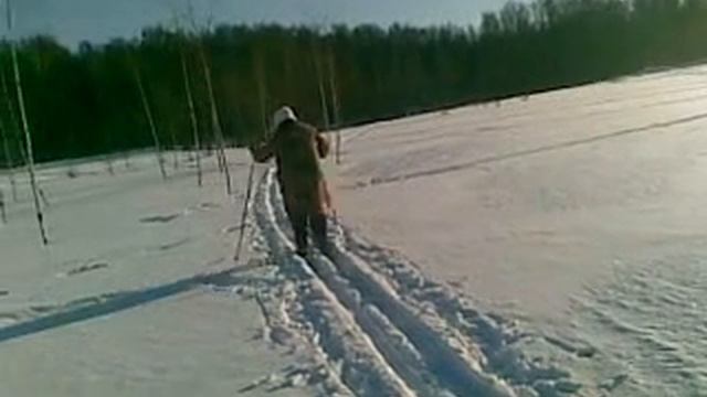 Моей маме 71 года, а она на лыжах ходит! смотреть онлайн