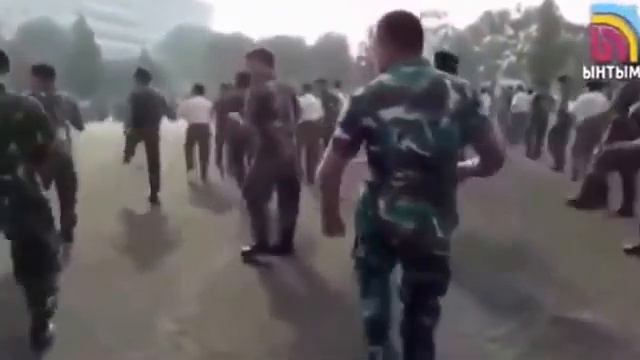 Khalwa Alya Nairi зажигает! Военно-морские силы Индонезии Подними себе настроение! смотреть онлайн