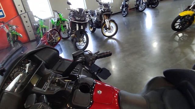 2015 Honda Gold Wing Audio Comfort Candy Red/Black смотреть онлайн
