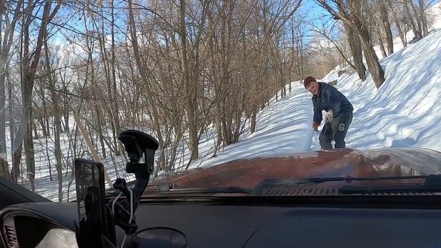 Тринашка валит по бездорожью | Помощь на дороге | Как ездить по мокрому снегу на Toyota 4Runner 130