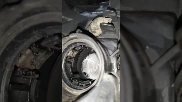 Opel Vectra c. Как добраться к лампе указателя поворота в фаре, и как снять всю фару. смотреть онлайн