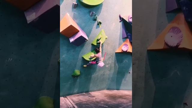 Easy Bouldering Problems - Austin Bouldering Project - Region 402 Youth FYD (2019-10-26) смотреть онлайн