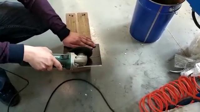 Раскрой ламинированной ПВХ панели "болгаркой" смотреть онлайн