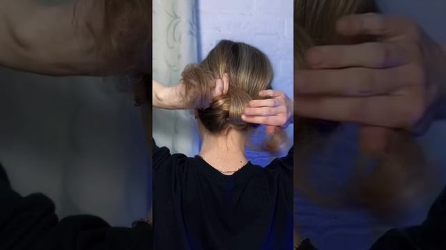 Add pearls and it will become an evening hairstyle! ✨ #updo #hairhacks #прическа #стиль смотреть онлайн