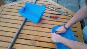 совок для гаража из пластиковой канистры!