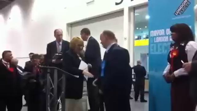 Roger Evans refusing to shake National Front candidate's ha смотреть онлайн
