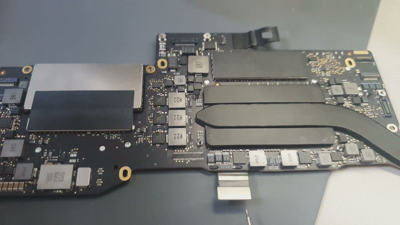 Macbook Pro 13 A1708 не включается