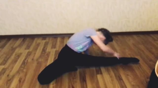 Как быстро сесть на шпагат. Растяжка. Упражнения для начинающих. смотреть онлайн