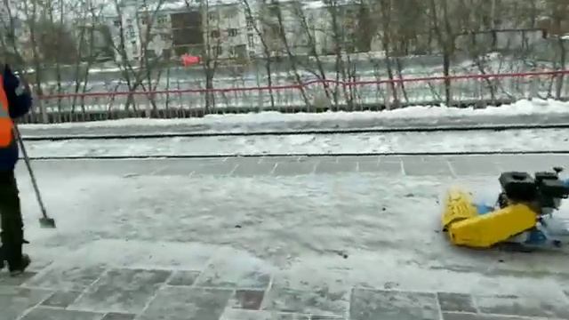 Полное удаление толстой наледи моментально с плитки и без реагентов