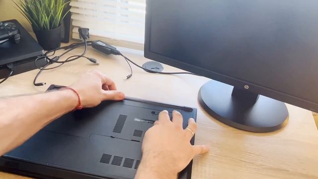 Adding 16GB RAM memory to laptop Dell Vostro 3558 смотреть онлайн
