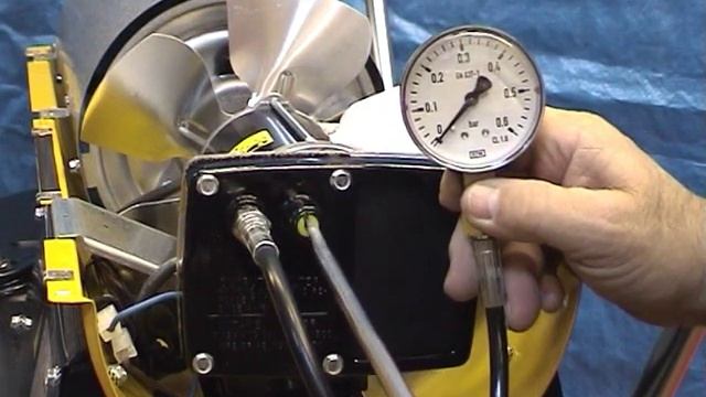B150 CED - Checking and adjusting the compressor air pressure смотреть онлайн