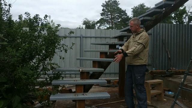 Металлическая лестница своими руками. Лестница на монокосоуре. Как сделать лестницу из металла? смотреть онлайн