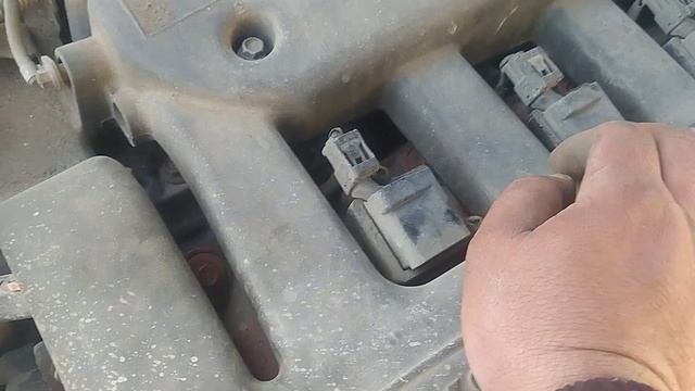 На холодную заводится и глохнет #глохнет #ремонт #холостой_ход смотреть онлайн