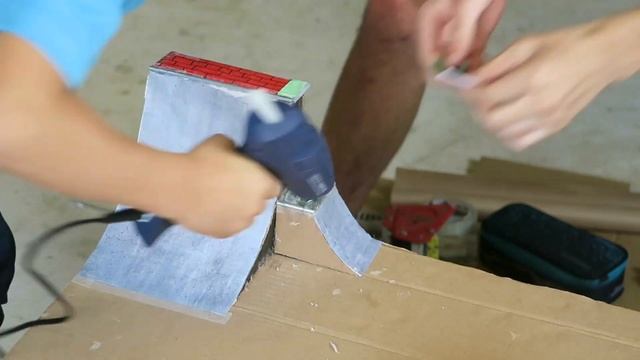 [TUTO] COMMENT FAIRE UN FINGER SKATE PARK ! DIY(part 1) смотреть онлайн