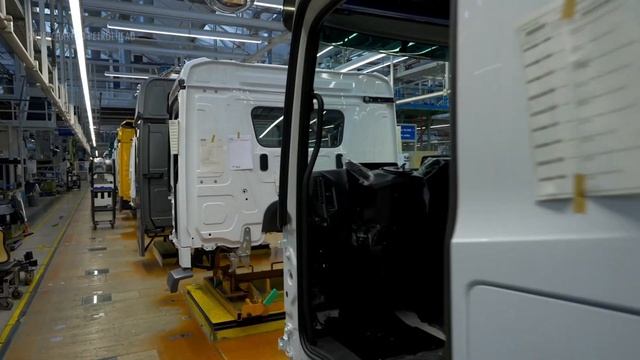 Mercedes Benz Truck Production #howitsbuilt смотреть онлайн