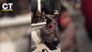 Слава Новиков ПОЕТ ПРЕКЛОНЮ КОЛЕНО