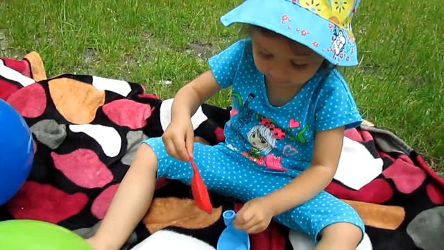VLOG Миланка с Беби Борн на пикнике | Лопаем шарики, УЧИМ ЦВЕТА | Learn colors with / Baby Born Dol смотреть онлайн